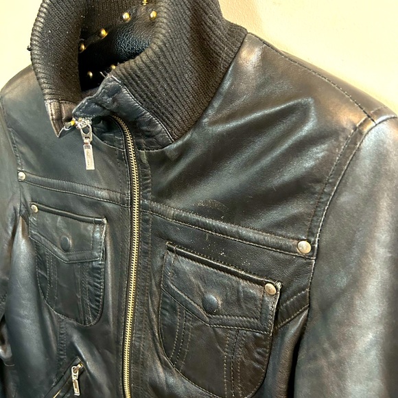 Feminine Touch leather bomber jacket! ✌️ - Picture 2 of 6